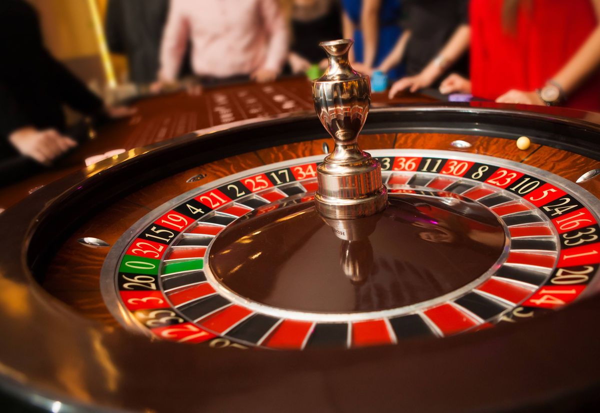 LuckyLand Slots کیسینو میں پوکر گیمز